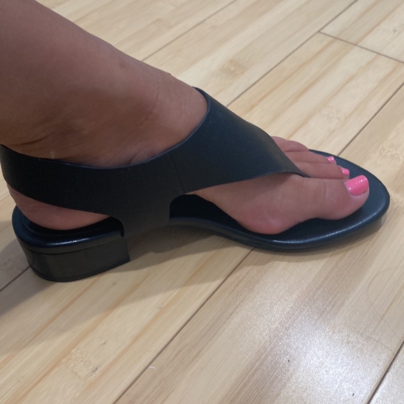 Michael Kors barely worn black sandals with small heel & gold accents - Picture 4 of 6